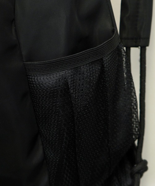 L'atelier（ラトリエ）の「巾着 ナップサック 軽量 撥水 ミニマリスト ミディアムサイズ バックパック リュック 韓国ファッション（バックパック/リュック・メンズ・ブラック系1/レッド系1/ネイビー系1/グレー系1・FREE）」の6枚目の写真