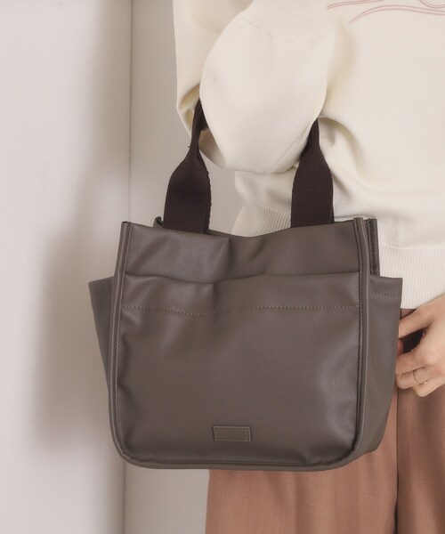 ITS'DEMO（イッツデモ）の「合皮サイドポケットミニトート（ハンドバッグ・レディース・ブロンズ/ブラック/ナチュラル・00）」の3枚目の写真