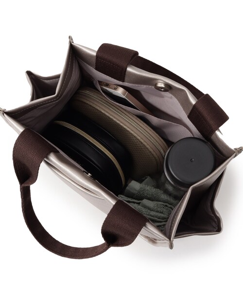 ITS'DEMO（イッツデモ）の「合皮サイドポケットミニトート（ハンドバッグ・レディース・ブロンズ/ブラック/ナチュラル・00）」の19枚目の写真