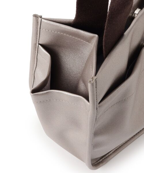 ITS'DEMO（イッツデモ）の「合皮サイドポケットミニトート（ハンドバッグ・レディース・ブロンズ/ブラック/ナチュラル・00）」の22枚目の写真