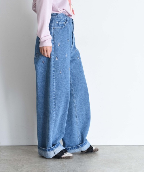 Eimee Law(エイミーロウ)の「アルファベットエンブロ デニムパンツ(デニムパンツ・レディース・ライトブルー/ブルー・FREE)」の5枚目の写真