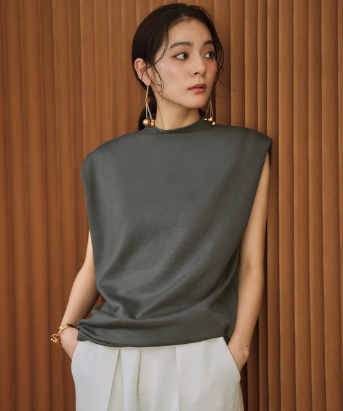 ELFRANK(エルフランク)の「ダンボールボトルネックショルダータックトップス【洗える】(Tシャツ/カットソー・レディース・チャコールグレー/ブラウン/カーキ・FREE)」の2枚目の写真