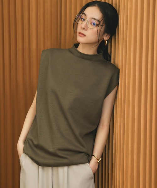 ELFRANK(エルフランク)の「ダンボールボトルネックショルダータックトップス【洗える】(Tシャツ/カットソー・レディース・チャコールグレー/ブラウン/カーキ・FREE)」の4枚目の写真