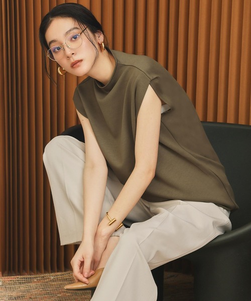 ELFRANK(エルフランク)の「ダンボールボトルネックショルダータックトップス【洗える】(Tシャツ/カットソー・レディース・チャコールグレー/ブラウン/カーキ・FREE)」の7枚目の写真