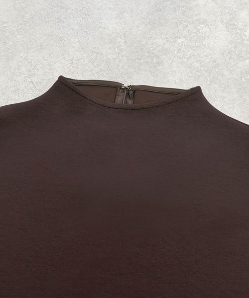 ELFRANK(エルフランク)の「ダンボールボトルネックショルダータックトップス【洗える】(Tシャツ/カットソー・レディース・チャコールグレー/ブラウン/カーキ・FREE)」の12枚目の写真