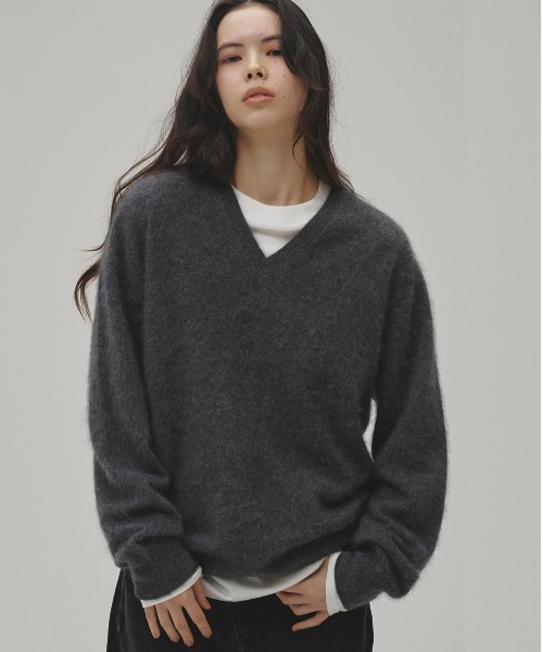 TODAYFUL（トゥデイフル）の「Woolcashmere Vneck Knit（ニット/セーター・レディース・ブラウン/チャコールグレー/ブラック・FREE）」の3枚目の写真