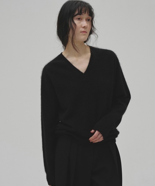 TODAYFUL（トゥデイフル）の「Woolcashmere Vneck Knit（ニット/セーター・レディース・ブラウン/チャコールグレー/ブラック・FREE）」の2枚目の写真