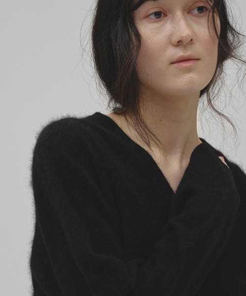 TODAYFUL（トゥデイフル）の「Woolcashmere Vneck Knit（ニット/セーター・レディース・ブラウン/チャコールグレー/ブラック・FREE）」の13枚目の写真