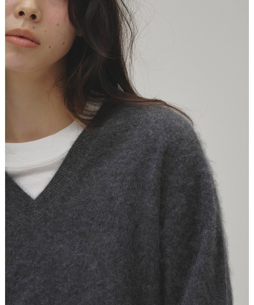 TODAYFUL（トゥデイフル）の「Woolcashmere Vneck Knit（ニット/セーター・レディース・ブラウン/チャコールグレー/ブラック・FREE）」の16枚目の写真