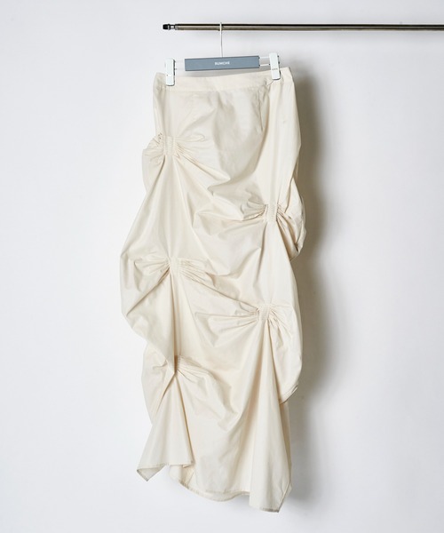 RUMCHE Bundled Tuck Skirt オフホワイト　ラムシェ Bundled Tuck Skirt / バンドルタックスカート（スカート）｜RUMCHE