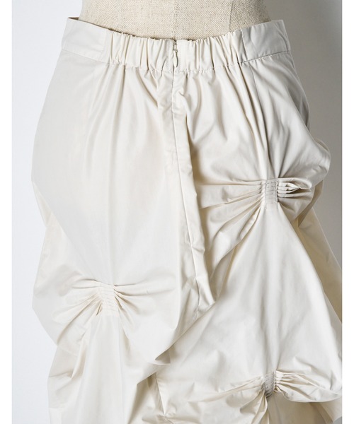 RUMCHE(ラムシェ)の「Bundled Tuck Skirt / バンドルタックスカート(スカート・レディース・アイボリー/ブラック/グレー・FREE)」の13枚目の写真