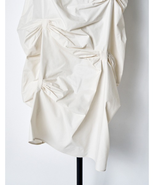 RUMCHE(ラムシェ)の「Bundled Tuck Skirt / バンドルタックスカート(スカート・レディース・アイボリー/ブラック/グレー・FREE)」の15枚目の写真