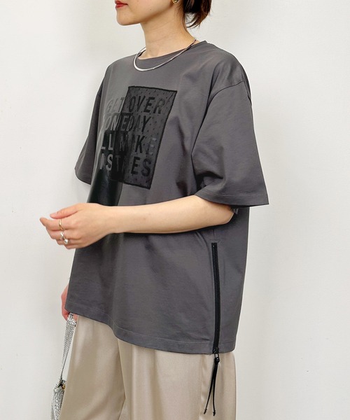 LUGIVA(ルギヴァ)の「サイドファスナーロゴプリントTシャツ(Tシャツ/カットソー・レディース・オフホワイト/ブラック/チャコールグレー・M)」の18枚目の写真