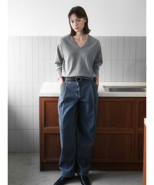 ATELIER NAIN(アトリエナイン)の「TEXTURED TUCK CURVED DENIM PANTS (PT-5739)(デニムパンツ・レディース・ダークブルー・SMALL/MEDIUM)」の3枚目の写真
