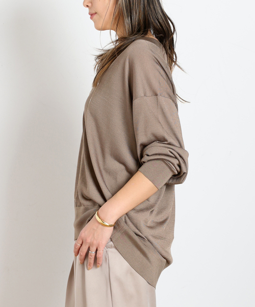 AP STUDIO（エーピーストゥディオ）の「ライトディープVネックニット（ニット/セーター・レディース・ブラック/キャメル・FREE）」の3枚目の写真