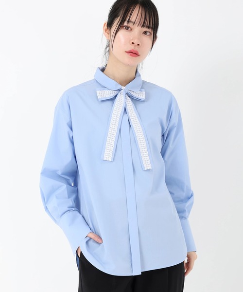 STRAWBERRY-FIELDS（ストロベリーフィールズ）の「シルキーブロード_レースボウタイ取り外しシャツ（シャツ/ブラウス・レディース・オフホワイト/サックスブルー・2）」の2枚目の写真