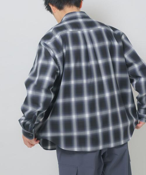 ITEMS URBANRESEARCH(アイテムズ アーバンリサーチ)の「オンブレチェックレギュラーカラーライトシャツ(シャツ/ブラウス・メンズ・ブラック/ブルー/ベージュ・MEDIUM/LARGE)」の7枚目の写真