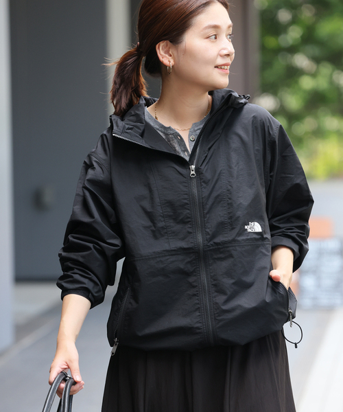 THE NORTH FACE(ザノースフェイス)の「《追加》【THE NORTH FACE/ ザノースフェイス】コンパクトジャケット(ナイロンジャケット・レディース・ブラック/チャコールグレー・MEDIUM)」の6枚目の写真