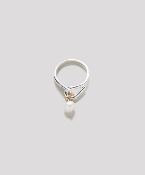 LAPUIS(ラピュイ)の「LAPUIS(ラピュイ)Pearl Hook ring(リング・レディース・マルチ/ゴールド・11号/13号)」の6枚目の写真
