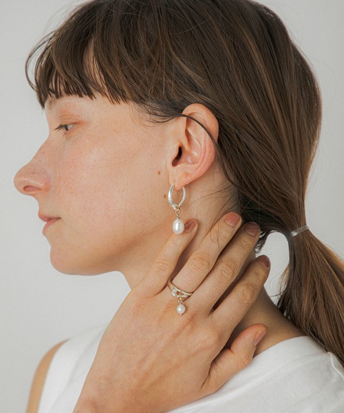 LAPUIS(ラピュイ)の「LAPUIS(ラピュイ)Pearl Hook ring(リング・レディース・マルチ/ゴールド・11号/13号)」の12枚目の写真