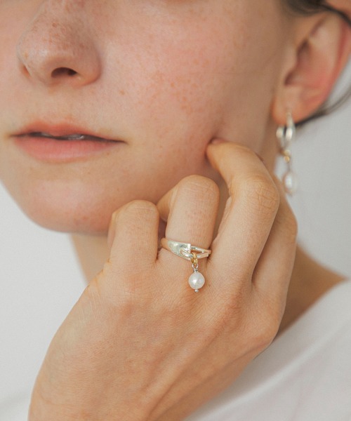 LAPUIS(ラピュイ)の「LAPUIS(ラピュイ)Pearl Hook ring(リング・レディース・マルチ/ゴールド・11号/13号)」の11枚目の写真