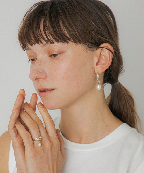 LAPUIS(ラピュイ)の「LAPUIS(ラピュイ)Pearl Hook ring(リング・レディース・マルチ/ゴールド・11号/13号)」の14枚目の写真