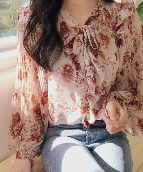 &soiree(アンドソワレ)の「花柄袖プリーツボウタイブラウス(シャツ/ブラウス・レディース・ピンク・X-LARGE/LARGE/MEDIUM/SMALL)」の2枚目の写真