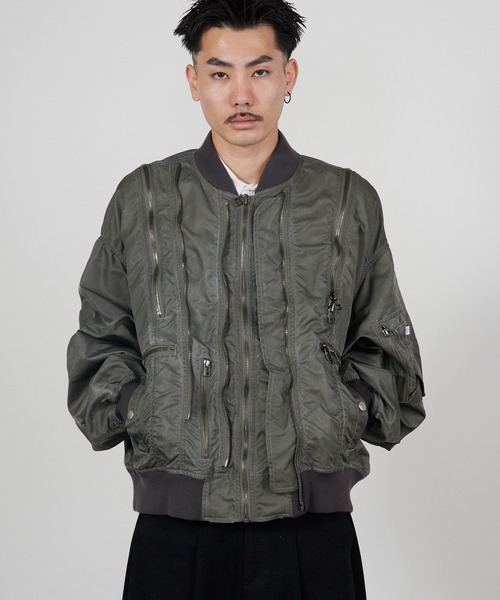 FACETASM(ファセッタズム)の「FACETASM/ファセッタズム ZIPPER BUG MA-1 シガレットポケット ユーズド加工ブルゾン 2026年春夏(MA-1・レディース・カーキ・00)」の1枚目の写真