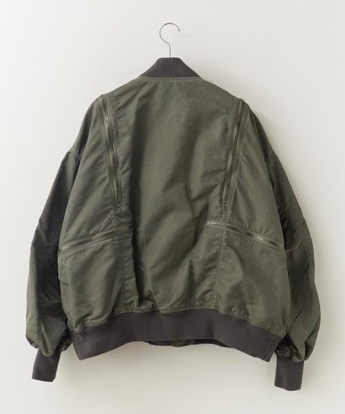 FACETASM(ファセッタズム)の「FACETASM/ファセッタズム ZIPPER BUG MA-1 シガレットポケット ユーズド加工ブルゾン 2026年春夏(MA-1・レディース・カーキ・00)」の6枚目の写真