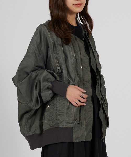 FACETASM(ファセッタズム)の「FACETASM/ファセッタズム ZIPPER BUG MA-1 シガレットポケット ユーズド加工ブルゾン 2026年春夏(MA-1・レディース・カーキ・00)」の20枚目の写真