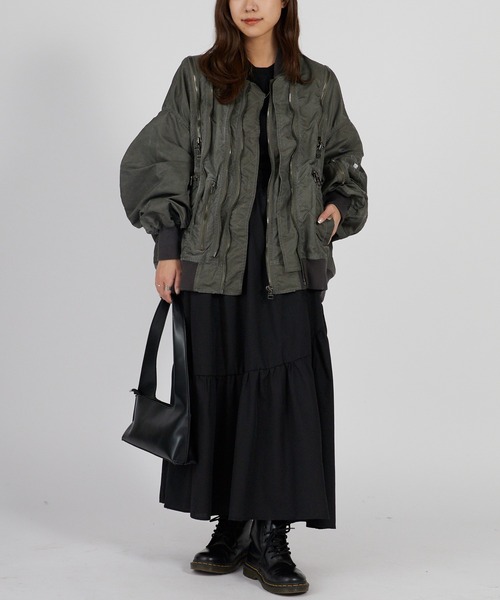 FACETASM(ファセッタズム)の「FACETASM/ファセッタズム ZIPPER BUG MA-1 シガレットポケット ユーズド加工ブルゾン 2026年春夏(MA-1・レディース・カーキ・00)」の17枚目の写真