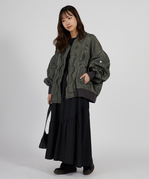 FACETASM(ファセッタズム)の「FACETASM/ファセッタズム ZIPPER BUG MA-1 シガレットポケット ユーズド加工ブルゾン 2026年春夏(MA-1・レディース・カーキ・00)」の16枚目の写真