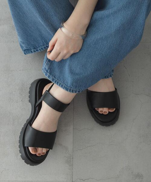 URBAN RESEARCH Sonny Label(アーバンリサーチサニーレーベル)の「軽量ダブルストラップサンダル(サンダル・レディース・アイボリー/ブラック・MEDIUM/LARGE/SMALL)」の1枚目の写真