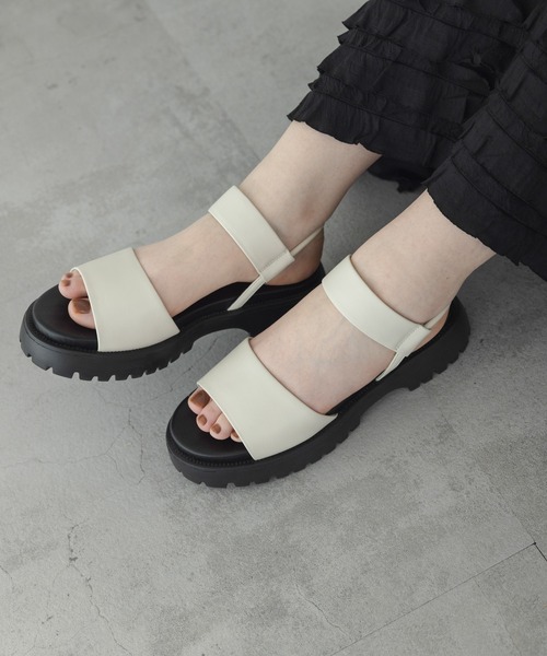 URBAN RESEARCH Sonny Label(アーバンリサーチサニーレーベル)の「軽量ダブルストラップサンダル(サンダル・レディース・アイボリー/ブラック・MEDIUM/LARGE/SMALL)」の3枚目の写真