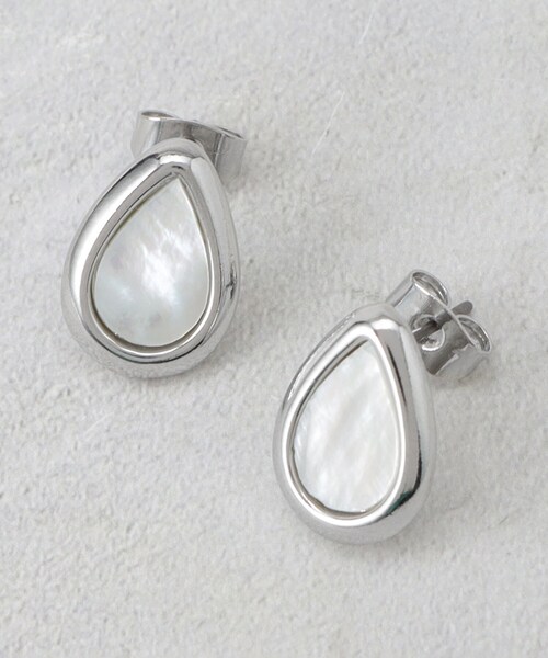 OPAQUE.CLIP(オペークドットクリップ)の「シェル×エッジメタルしずくピアス(ピアス(両耳用)・レディース・シルバー/ゴールド・00)」の1枚目の写真