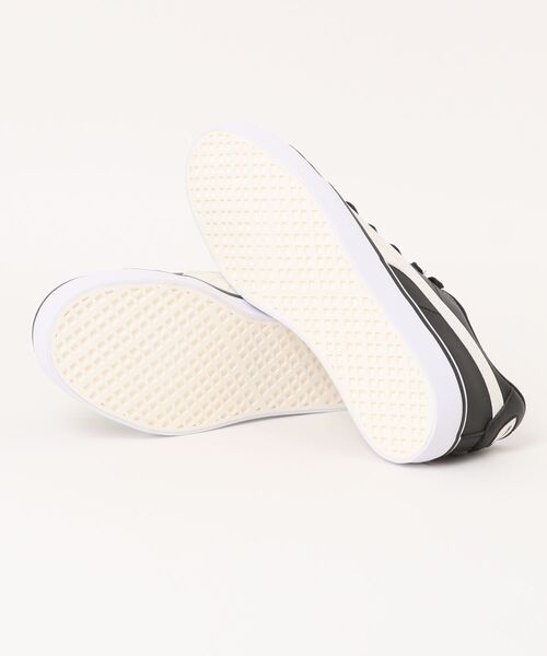 PUMA(プーマ)の「PUMA プーマ V COURT VULC メンズスニーカー(Vコートバルク) 389907 02 プーマブラック/ウィスパーホワイト(スニーカー・メンズ・ブラック×ホワイト・25.5cm/26.0cm/26.5cm/27.0cm/27.5cm/28.0cm)」の3枚目の写真