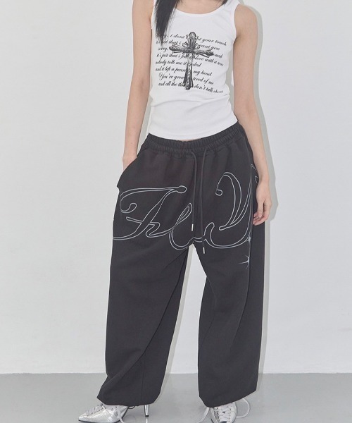 FANCY CLUB(ファンシークラブ)の「【FANCY CLUB】ANGEL VINTAGE SWEATPANTS / 【ファンシークラブ】エンジェルビンテージスウェットパンツ(スウェットパンツ・レディース・スカイブルー/ブラック・ONE SIZE)」の4枚目の写真