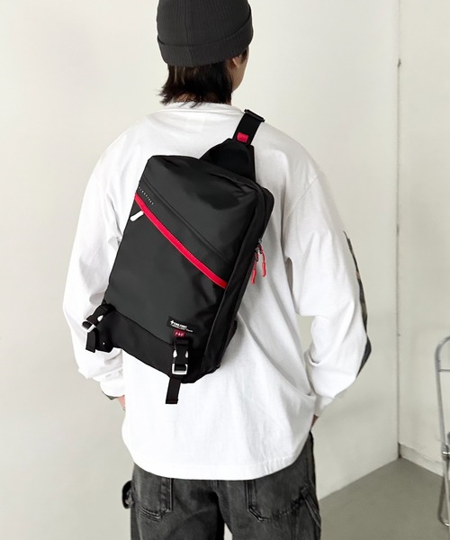 FIRE FIRST（ファイヤーファースト）の「[FIRE FIRST] ファイヤーファースト/ボディバッグ/ワンショルダー/コーティングポリ[簡易保冷・保温サイドポケット付]（ボディバッグ/ウエストポーチ・メンズ・ブラック/ブルー/レッド・FREE）」の6枚目の写真