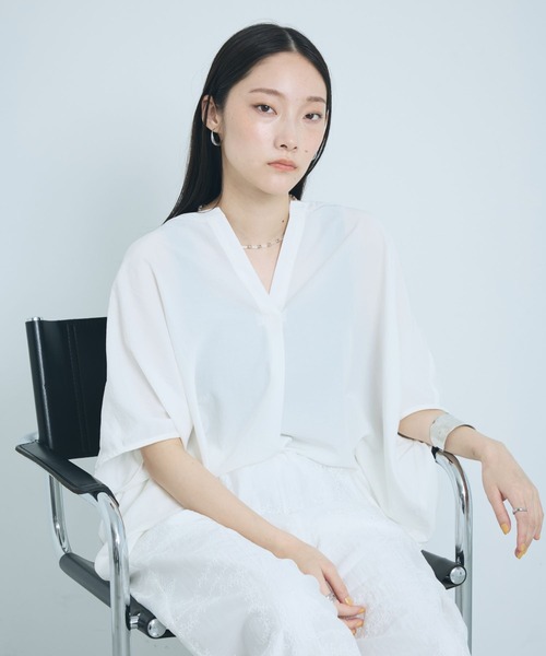 LEPSIM（レプシィム）の「サラキレ5分袖スキッパー　647561（シャツ/ブラウス・レディース・パープル/チャコールグレー/ホワイト/レッド/ストライプ・FREE）」の2枚目の写真