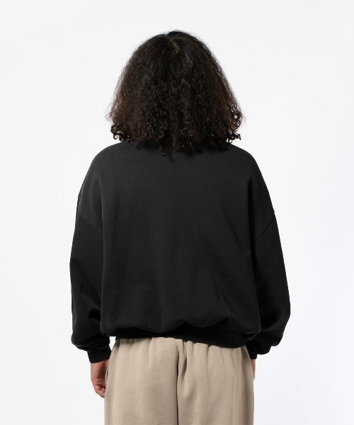 FOG ESSENTIALS(エフオージーエッセンシャルズ)の「ESSENTIALS TRAINING 90S CREWNECK SWEATWSHIRT エッセンシャルズ トレーニングナインティーズクルーネックスウェットWSシャツ(スウェット・メンズ・ブラック・MEDIUM/LARGE)」の2枚目の写真