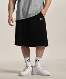 BORN TO WIN（ボーントゥウィン）の「SILVER B-SOFT TOUCH SIDE TWO TUCK BERMUDA PANTS [BLACK]（その他パンツ）」