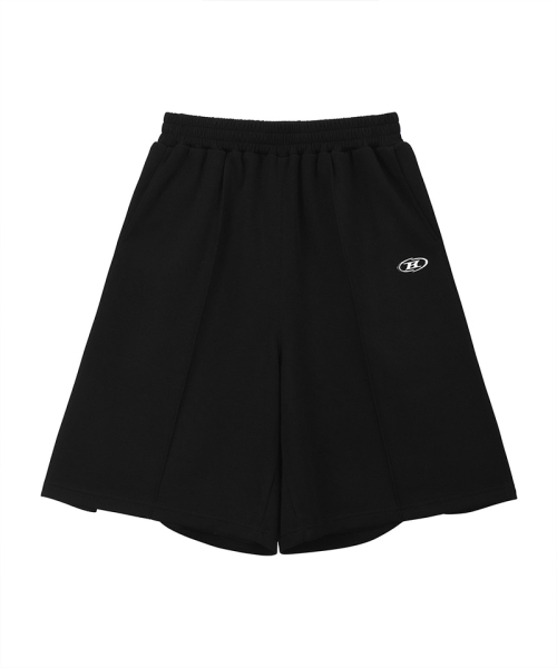 BORN TO WIN（ボーントゥウィン）の「SILVER B-SOFT TOUCH SIDE TWO TUCK BERMUDA PANTS [BLACK]（その他パンツ・メンズ・その他・1/2）」の2枚目の写真