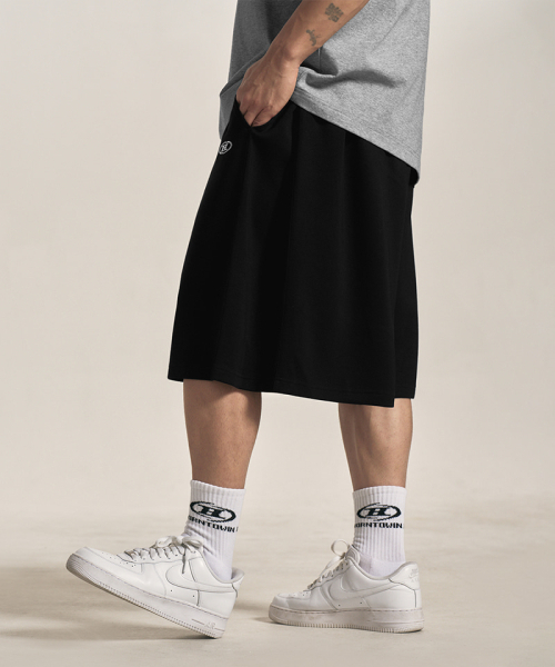 BORN TO WIN（ボーントゥウィン）の「SILVER B-SOFT TOUCH SIDE TWO TUCK BERMUDA PANTS [BLACK]（その他パンツ・メンズ・その他・1/2）」の4枚目の写真