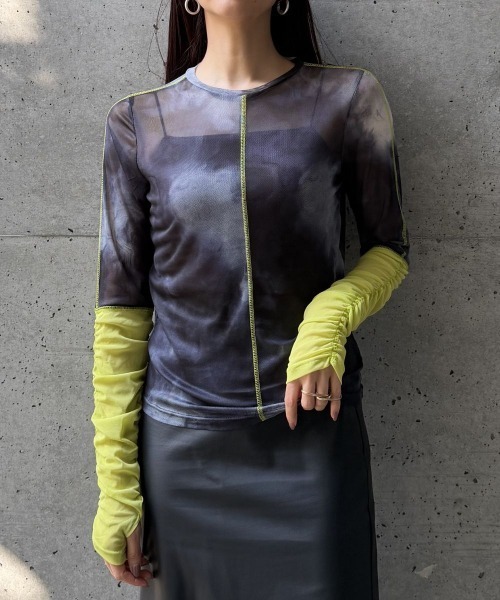 CIEL'AIR(シエルエアー)の「CONTRAST CUFF PRINTED TULLE TOP(コントラストカフスプリントチュールトップス)(Tシャツ/カットソー・レディース・ブラック/モカ・FREE)」の2枚目の写真