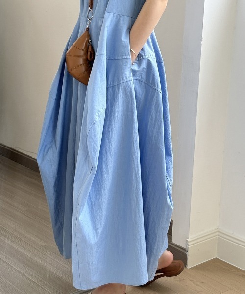 AMAJI(アマジ)の「きれいめ エレガント 上品 ロング キャミワンピース(ワンピース・レディース・ブルー/グレー・XX-LARGE/X-LARGE/LARGE)」の4枚目の写真