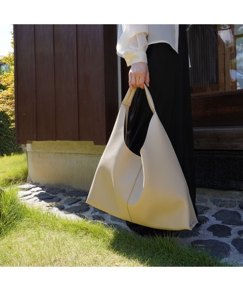ECHEL(エシェル)の「軽量F/Lワイドワンショルダー(ショルダーバッグ・レディース・ブラック/ベージュ/モカ/ホワイト・FREE)」の11枚目の写真