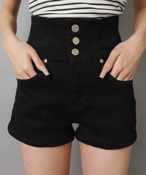 SPINNS(スピンズ)の「デニムショートパンツ/3ボタン(デニムパンツ・レディース・ブラック・S/M)」の1枚目の写真