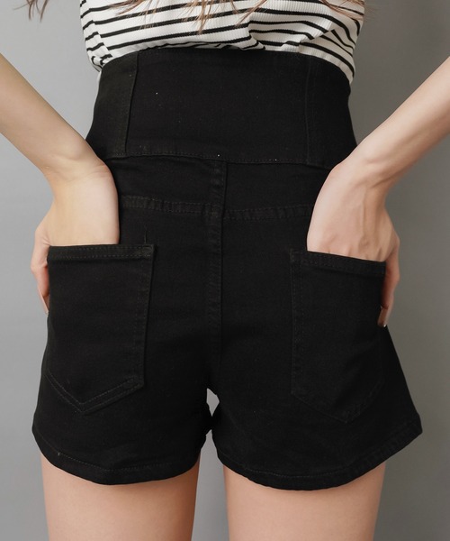 SPINNS(スピンズ)の「デニムショートパンツ/3ボタン(デニムパンツ・レディース・ブラック・S/M)」の6枚目の写真