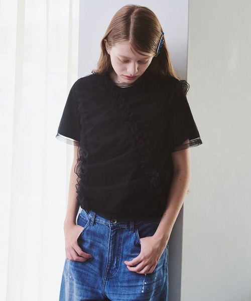 LE CIEL BLEU(ルシェルブルー)の「チュールラッフルディテールTシャツ / Tulle Ruffle Detail T-Shirt(Tシャツ/カットソー・レディース・ブラック/オフホワイト・36)」の3枚目の写真