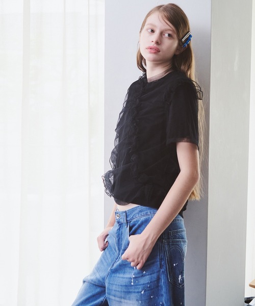 LE CIEL BLEU(ルシェルブルー)の「チュールラッフルディテールTシャツ / Tulle Ruffle Detail T-Shirt(Tシャツ/カットソー・レディース・ブラック/オフホワイト・36)」の4枚目の写真